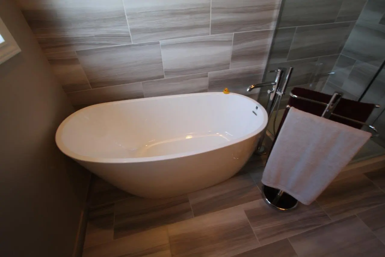 bathroom tub