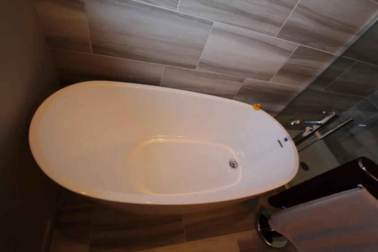 bathroom tub