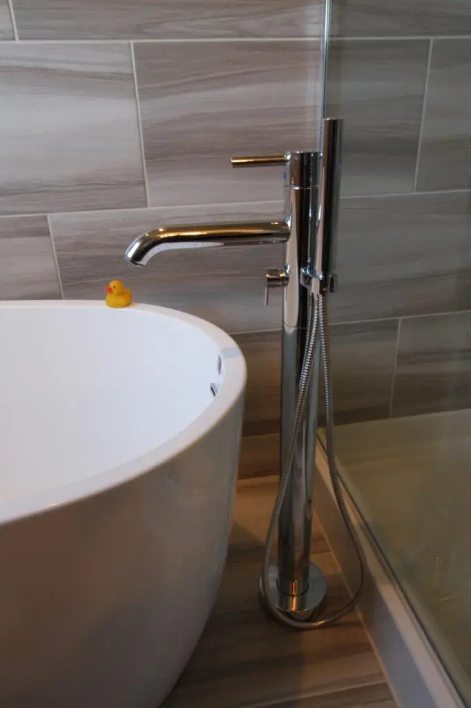 bathroom tub