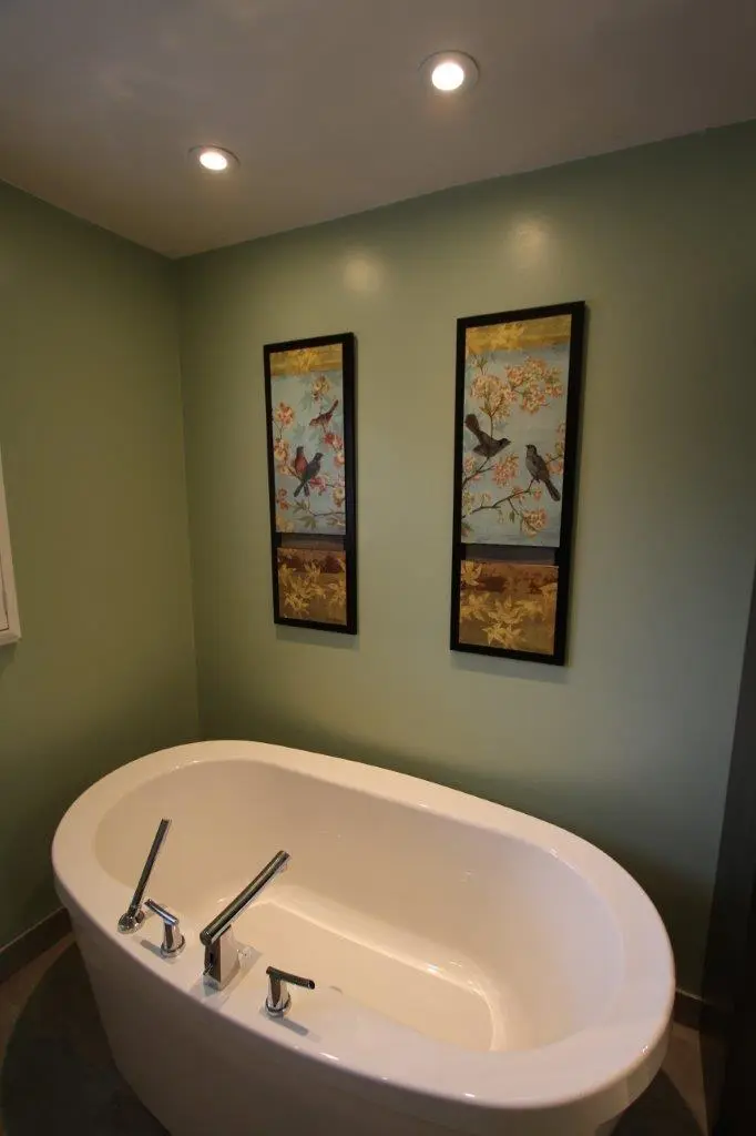 bathroom tub