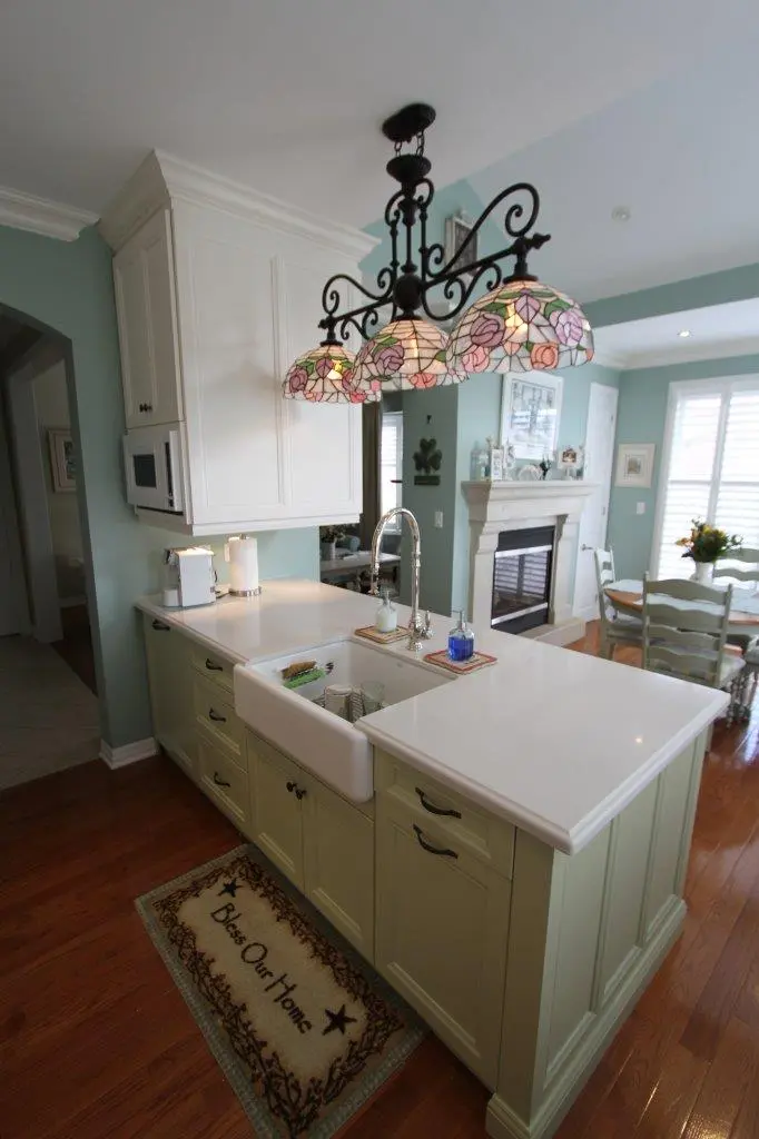 White kitchen