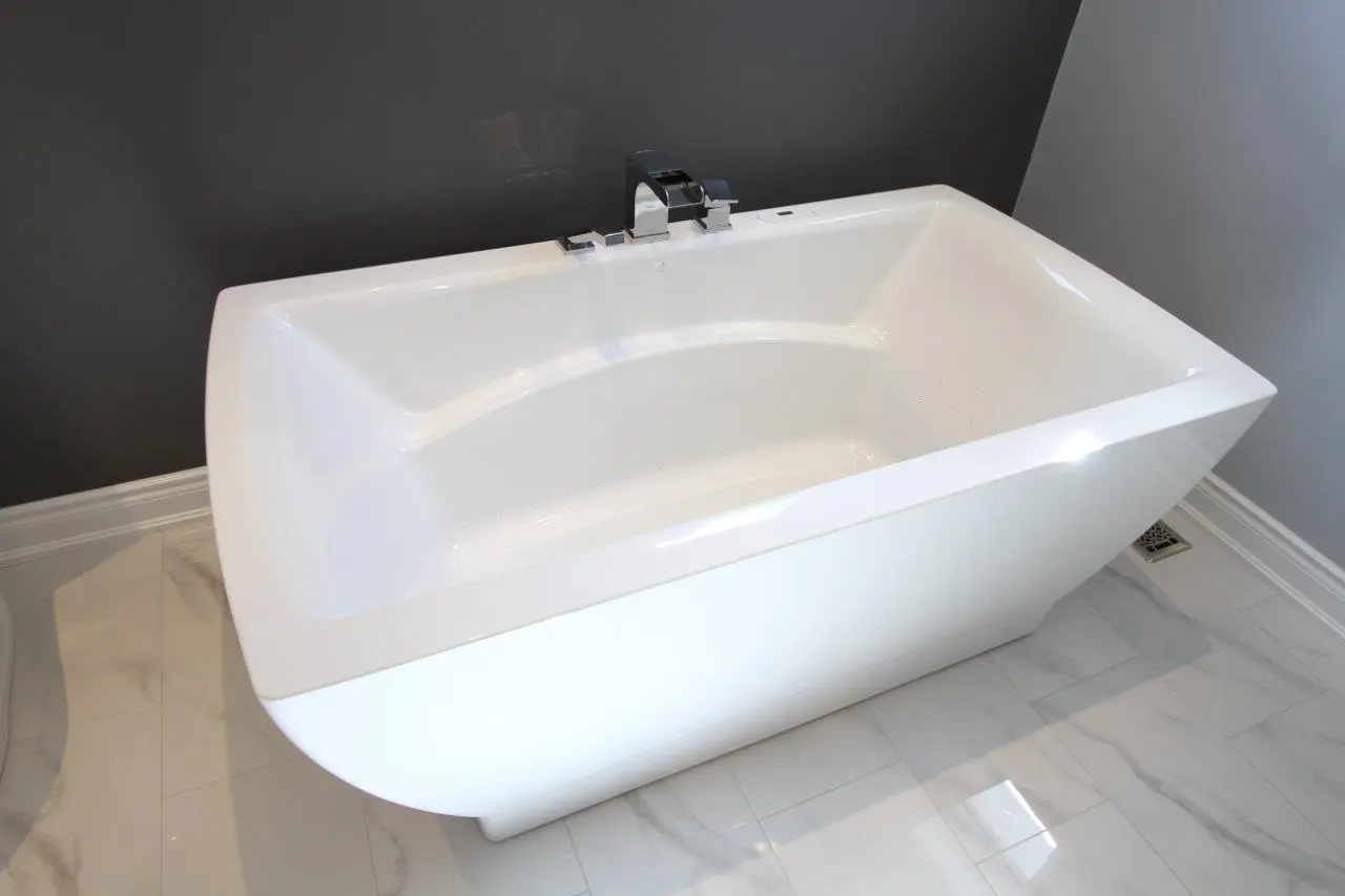 bathroom tub